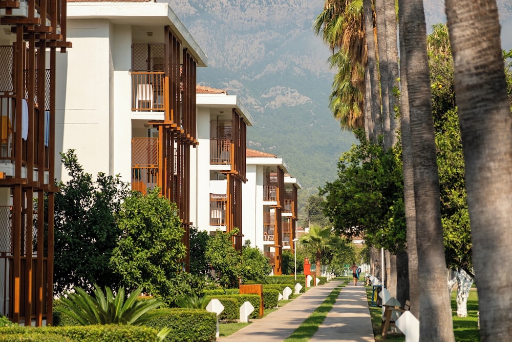 Corendon Hydros Club Kemer - Ultra All Inclusive — Hotel building in Kemer