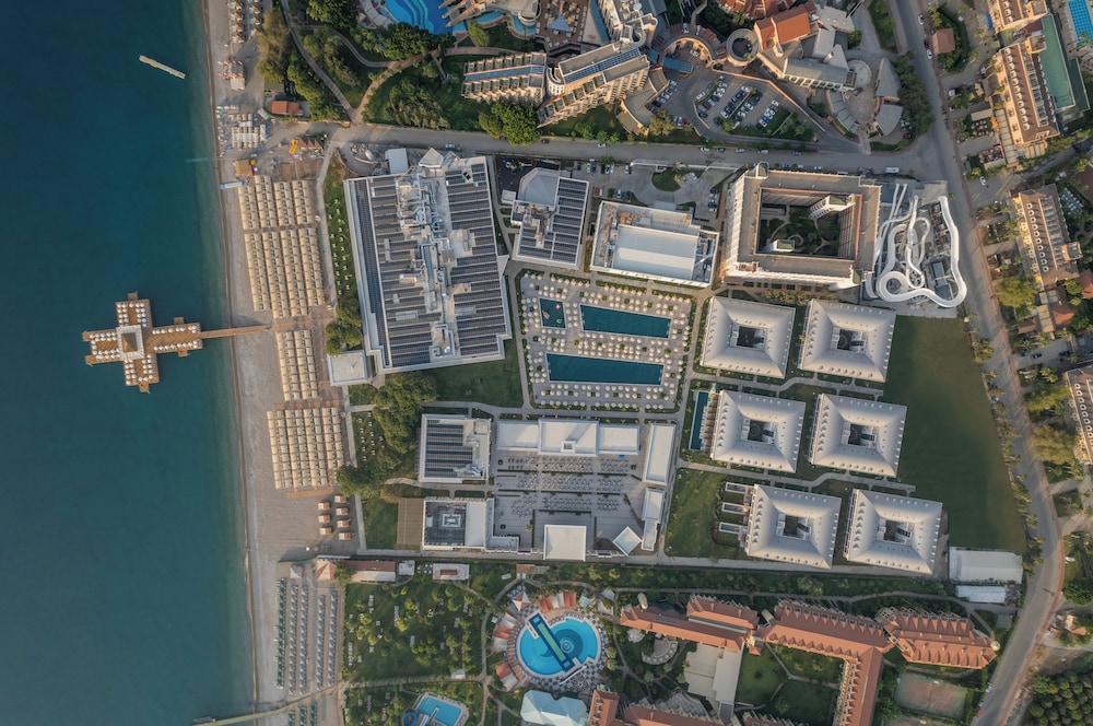 Swandor Hotels & Resorts - Kemer - All Inclusive — Hotel building in Kemer