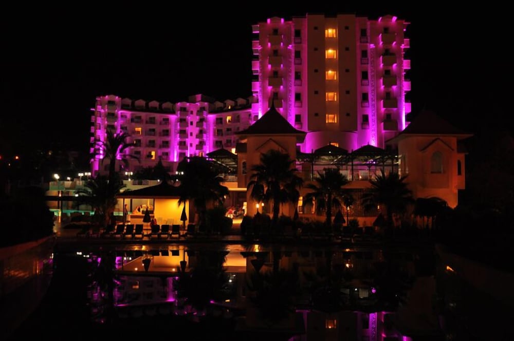 Serenis Hotel - All Inclusive — Hotel building in Side