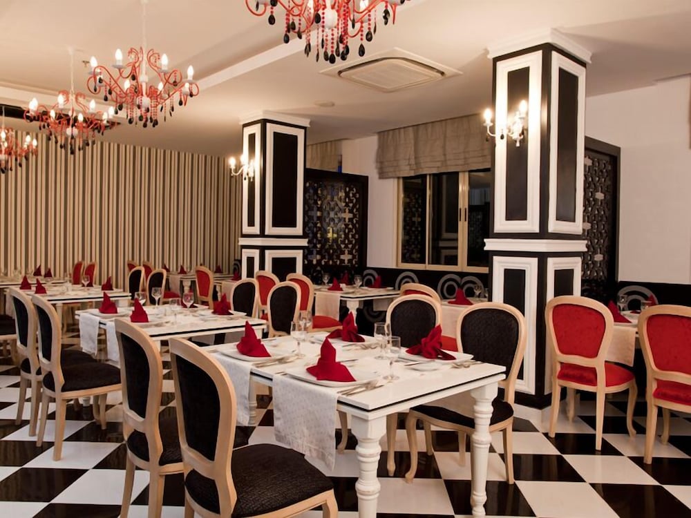 Serenis Hotel - All Inclusive — Restaurant & bars in Side