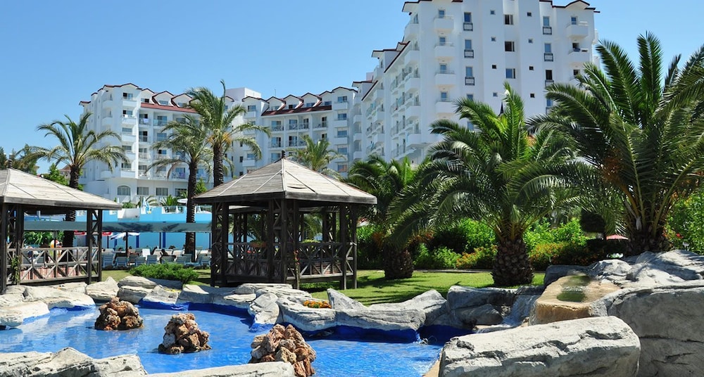Serenis Hotel - All Inclusive — Hotel building in Side