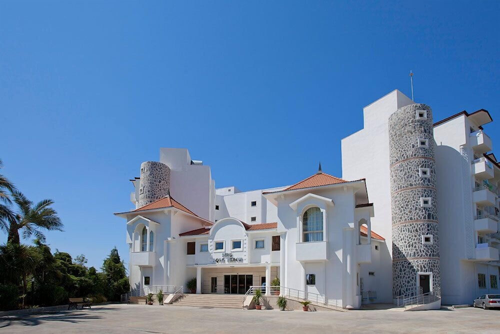 Serenis Hotel - All Inclusive — Hotel building in Side