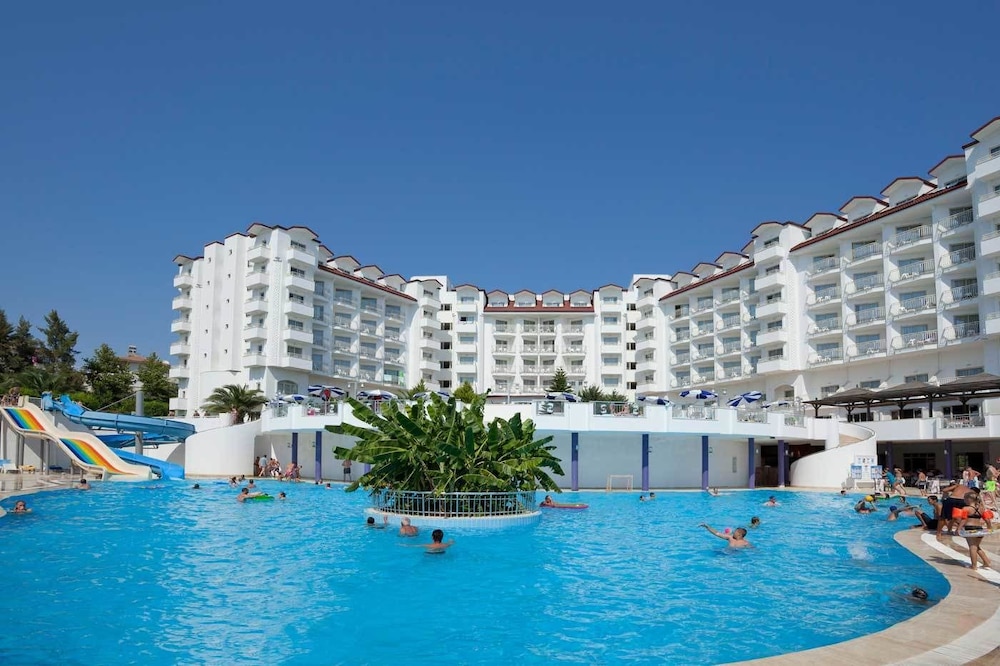 Serenis Hotel - All Inclusive — Swimming pool in Side