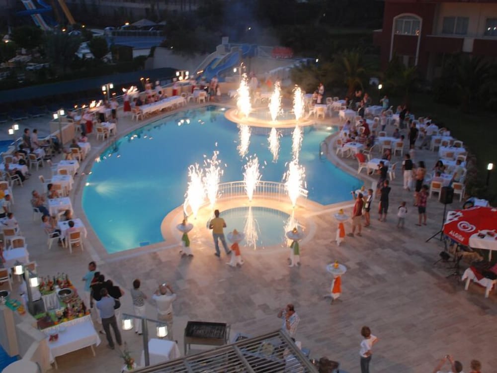 Serenis Hotel - All Inclusive — Swimming pool in Side