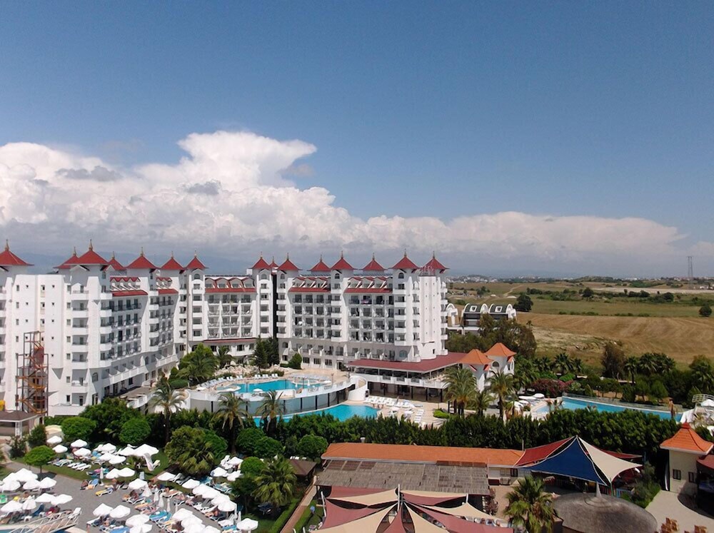 Serenis Hotel - All Inclusive — Hotel building in Side