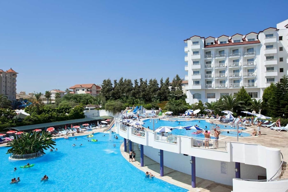 Serenis Hotel - All Inclusive — Swimming pool in Side