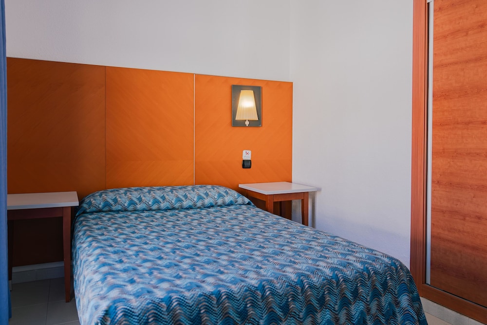 Port Fiesta Park Hotel — Hotel rooms in Benidorm, Valencian Community