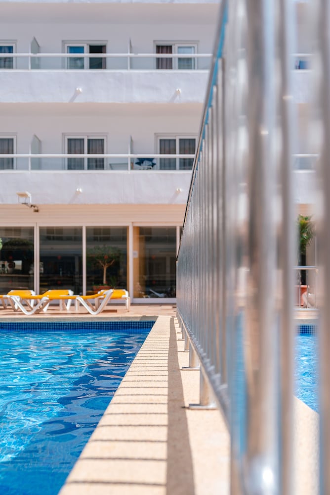 Port Fiesta Park Hotel — Swimming pool in Benidorm, Valencian Community