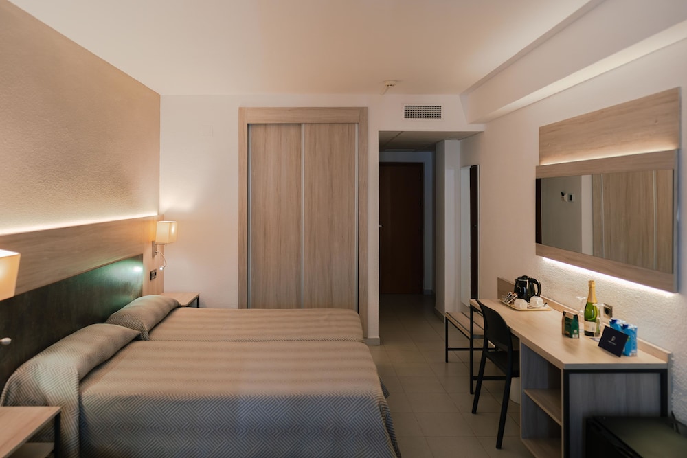 Port Fiesta Park Hotel — Hotel rooms in Benidorm, Valencian Community