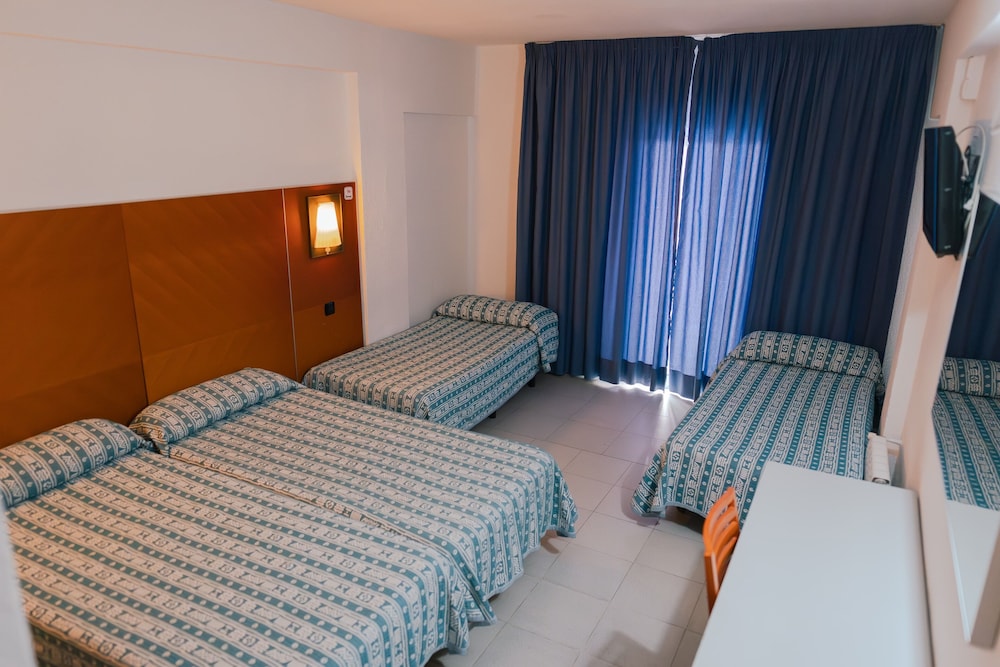 Port Fiesta Park Hotel — Hotel rooms in Benidorm, Valencian Community
