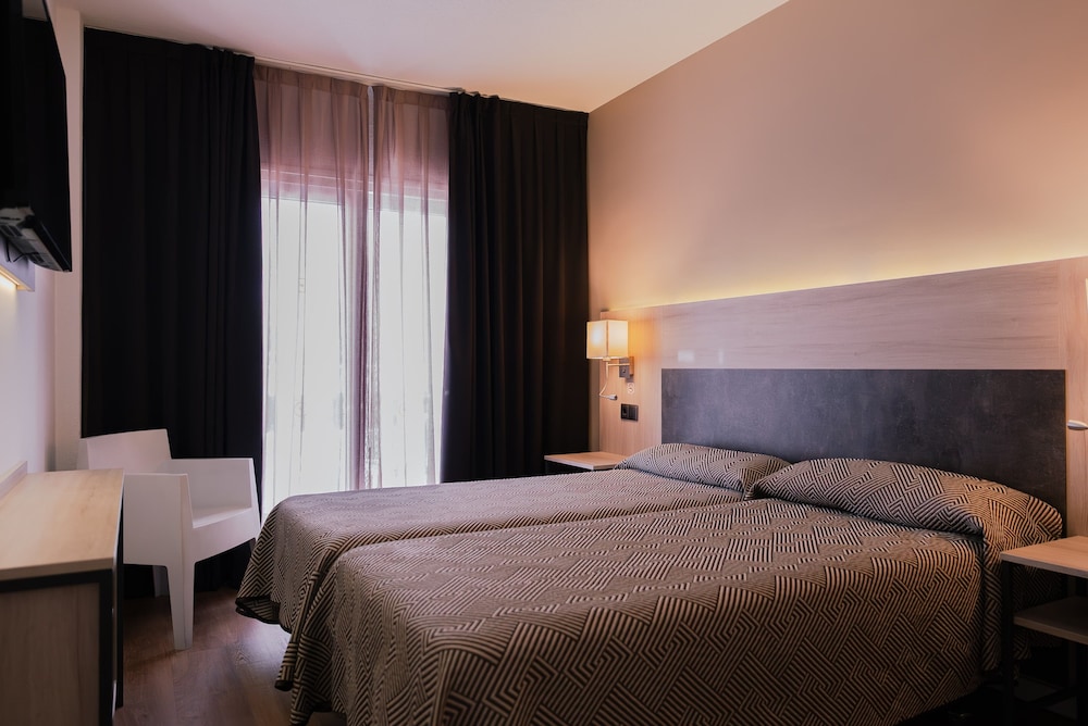 Port Fiesta Park Hotel — Hotel rooms in Benidorm, Valencian Community