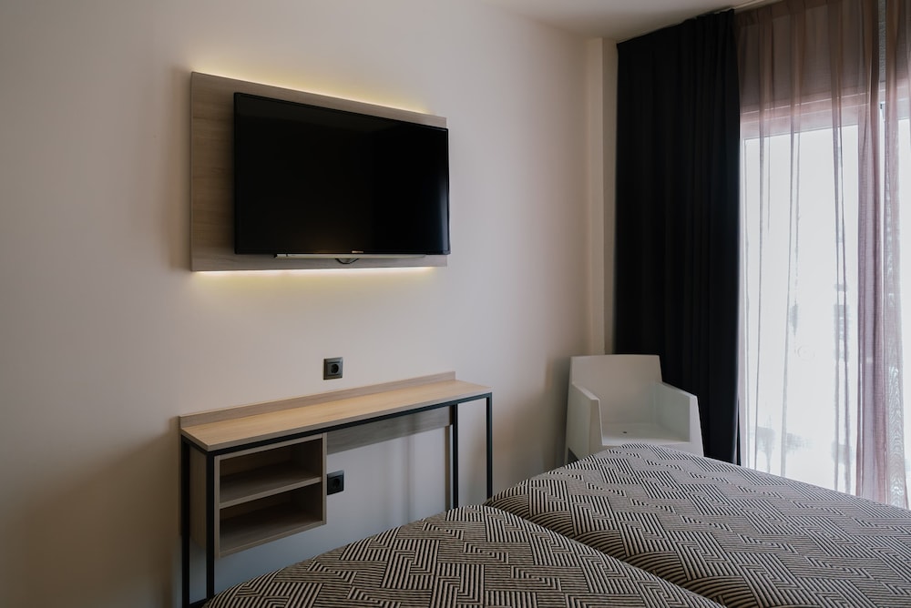 Port Fiesta Park Hotel — Hotel rooms in Benidorm, Valencian Community
