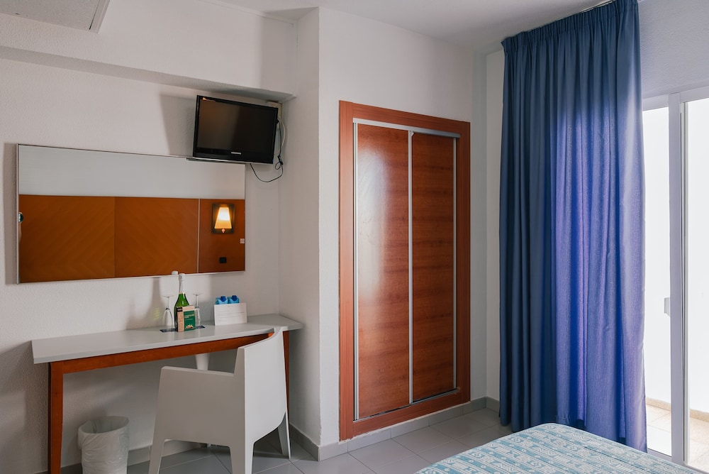 Port Fiesta Park Hotel — Hotel rooms in Benidorm, Valencian Community