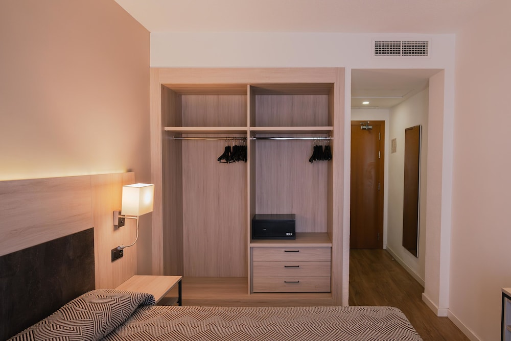 Port Fiesta Park Hotel — Hotel rooms in Benidorm, Valencian Community