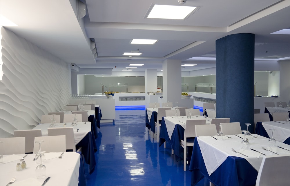 ALEGRIA Sun Village — Restaurant & bars in Lloret de Mar, Catalonia
