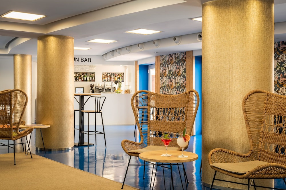 ALEGRIA Sun Village — Restaurant & bars in Lloret de Mar, Catalonia