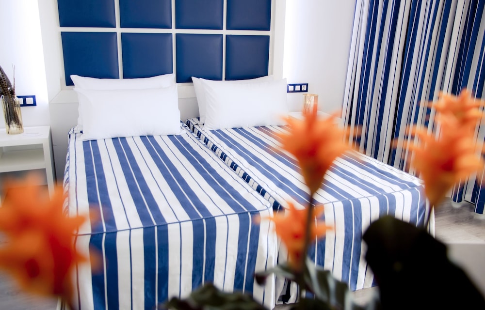 ALEGRIA Sun Village — Hotel rooms in Lloret de Mar, Catalonia