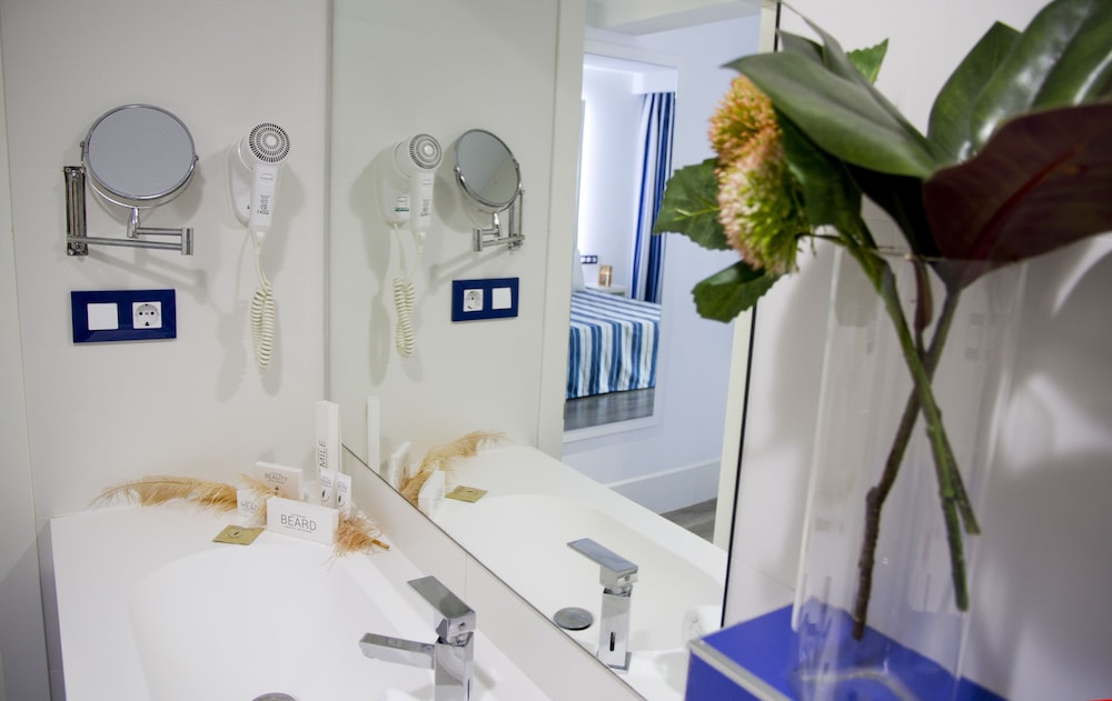 ALEGRIA Sun Village — Hotel rooms in Lloret de Mar, Catalonia