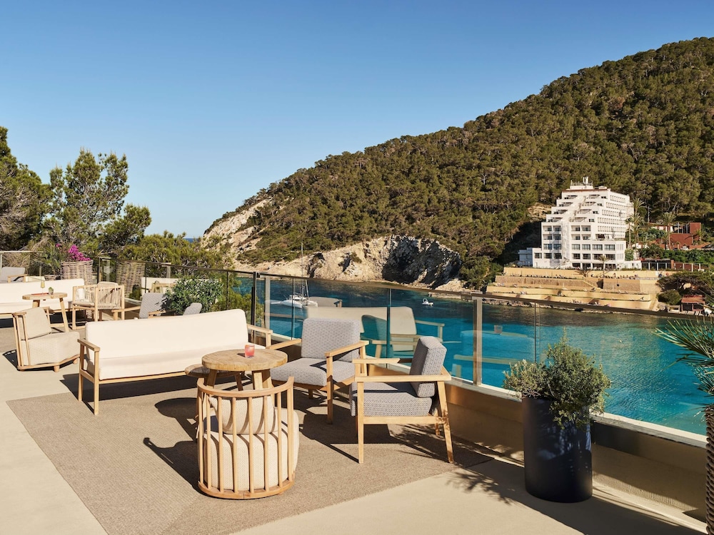 Hyde Ibiza — Swimming pool in Santa Eulalia, Balearic Islands