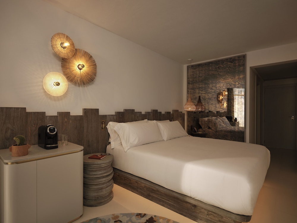 Hyde Ibiza — Hotel rooms in Santa Eulalia, Balearic Islands