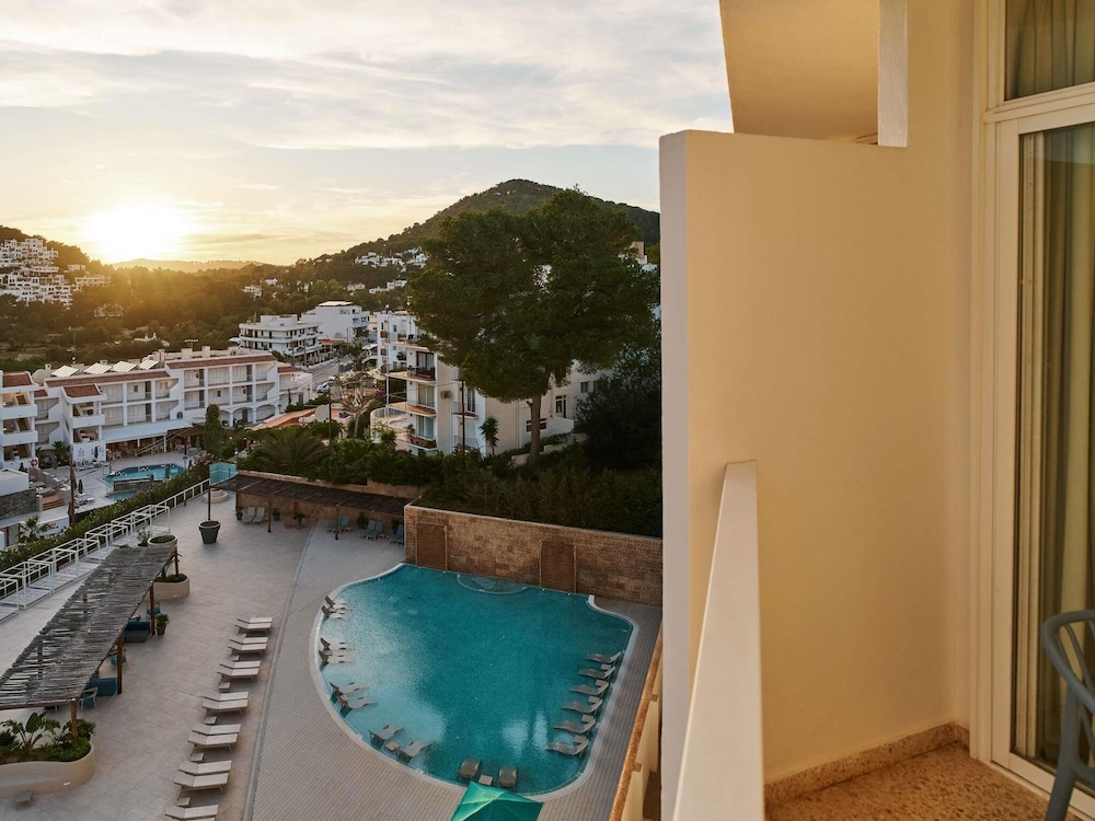 Hyde Ibiza — Swimming pool in Santa Eulalia, Balearic Islands