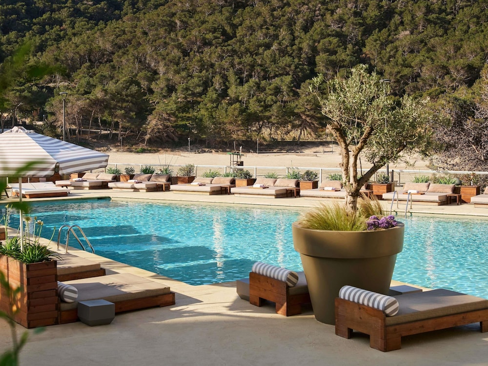 Hyde Ibiza — Swimming pool in Santa Eulalia, Balearic Islands