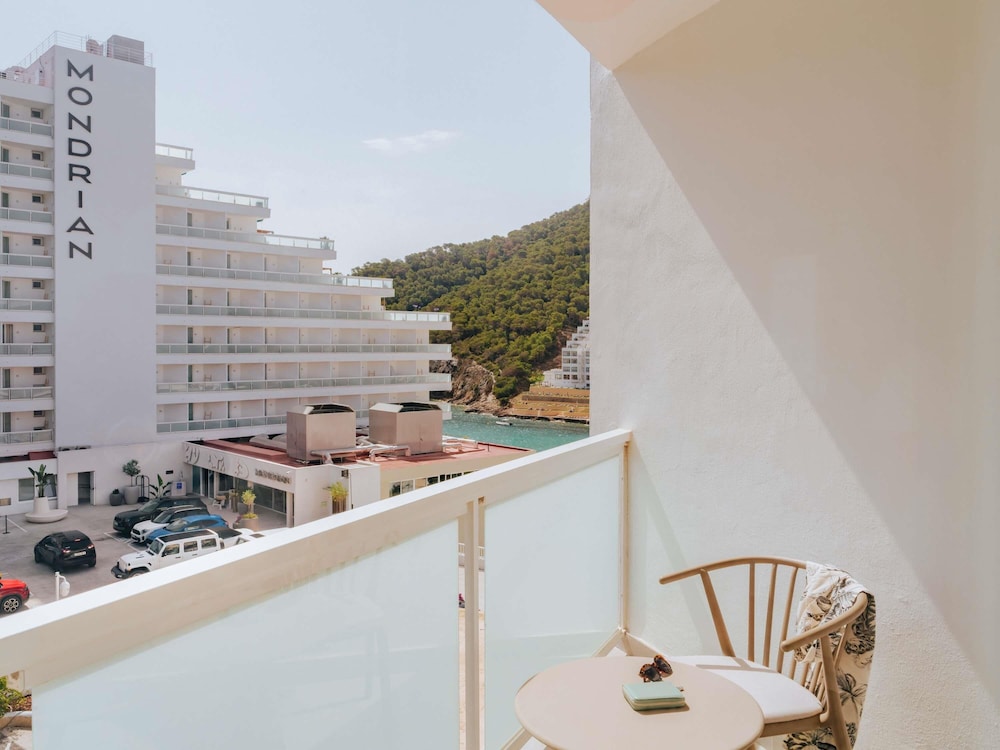 Hyde Ibiza — Hotel rooms in Santa Eulalia, Balearic Islands