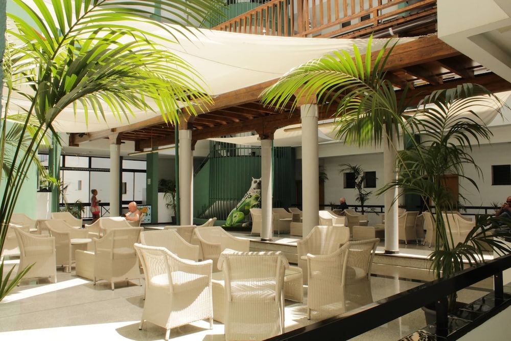 Hotel Green Field — Restaurant & bars in Playa del Ingles, Canary Islands