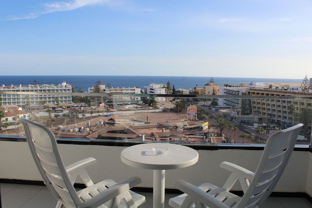 Hotel Green Field — Hotel rooms in Playa del Ingles, Canary Islands
