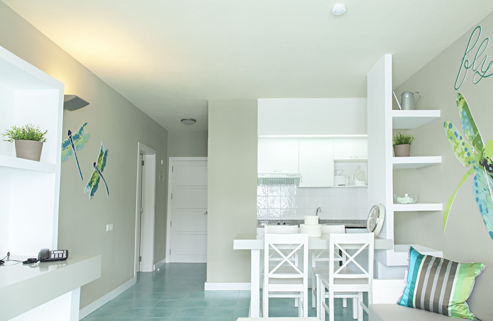 Apartamentos LIVVO Morromar — Hotel rooms in Puerto del Carmen, Canary Islands