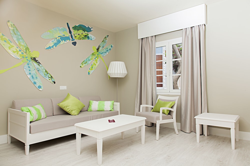 Apartamentos LIVVO Morromar — Hotel rooms in Puerto del Carmen, Canary Islands
