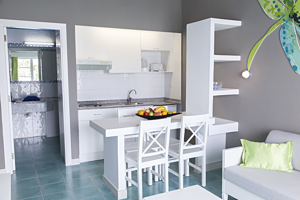 Apartamentos LIVVO Morromar — Hotel rooms in Puerto del Carmen, Canary Islands