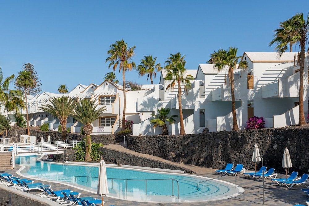 Apartamentos LIVVO Morromar — Hotel building in Puerto del Carmen, Canary Islands