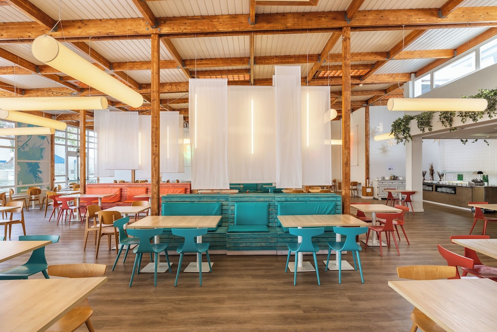 Apartamentos LIVVO Morromar — Restaurant & bars in Puerto del Carmen, Canary Islands