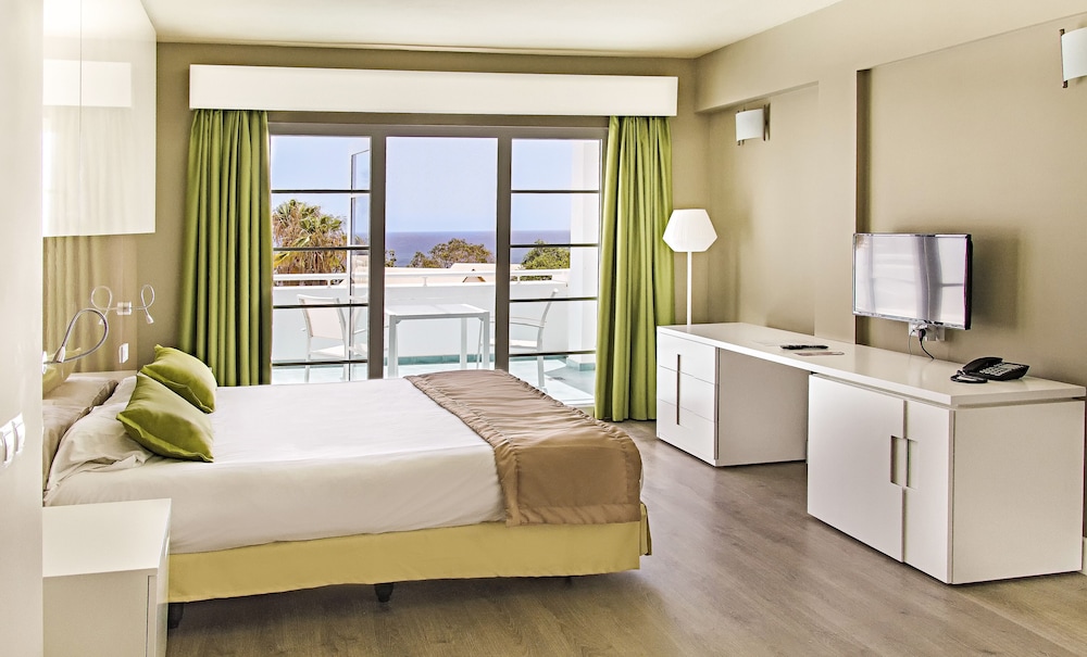 Apartamentos LIVVO Morromar — Hotel rooms in Puerto del Carmen, Canary Islands