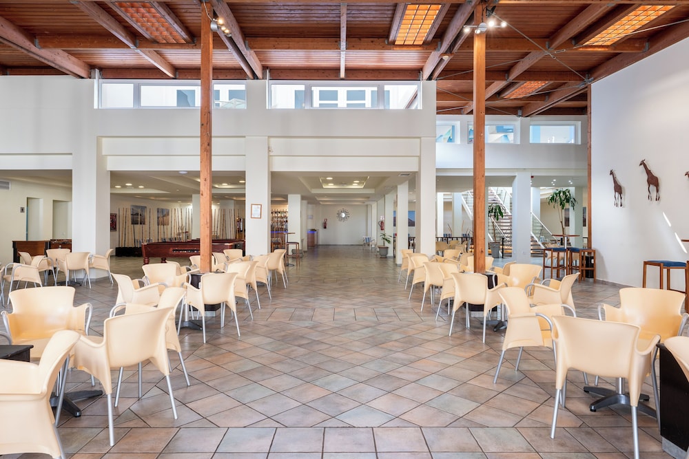 Apartamentos LIVVO Morromar — Restaurant & bars in Puerto del Carmen, Canary Islands