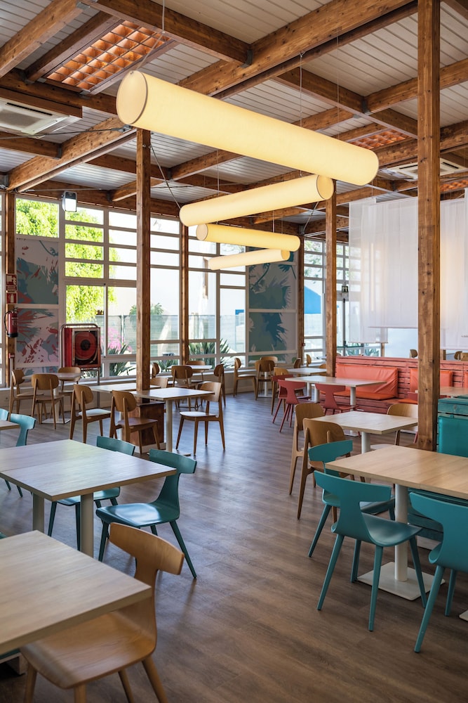 Apartamentos LIVVO Morromar — Restaurant & bars in Puerto del Carmen, Canary Islands