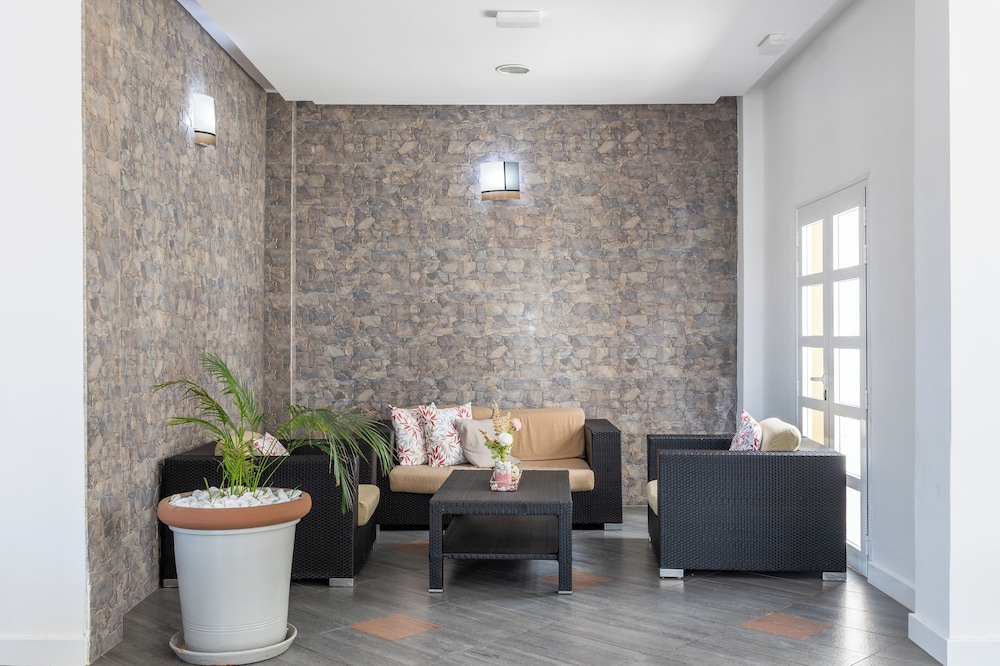 Apartamentos LIVVO Morromar — Hotel building in Puerto del Carmen, Canary Islands