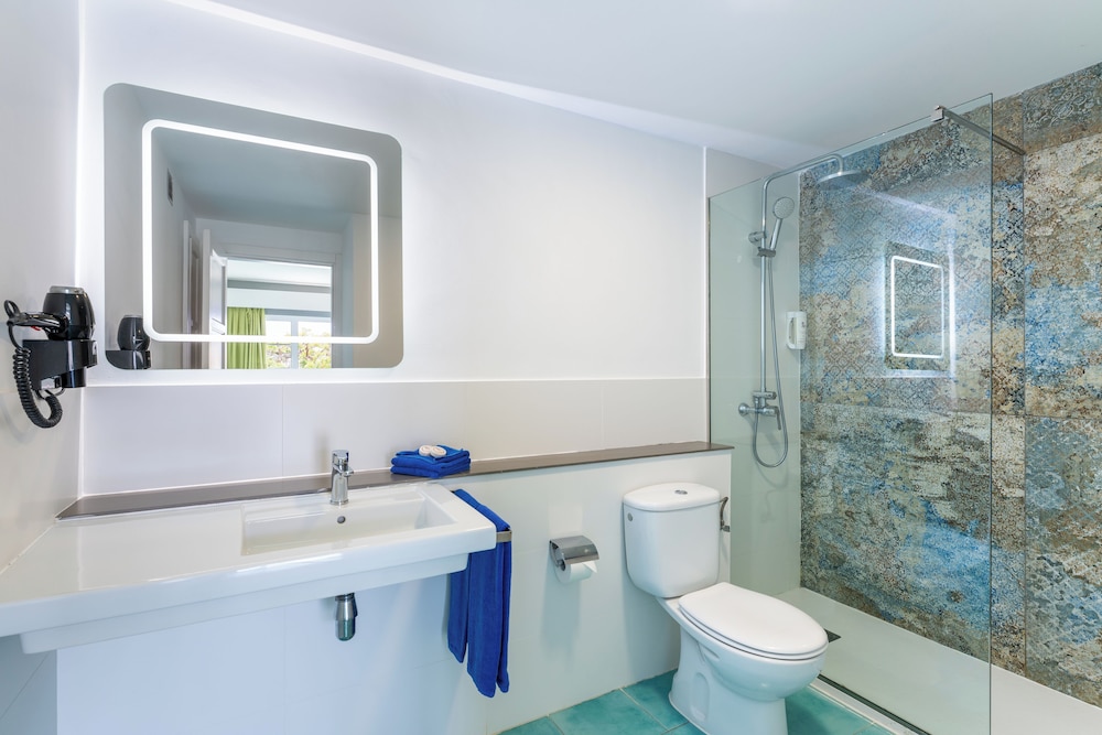 Apartamentos LIVVO Morromar — Hotel rooms in Puerto del Carmen, Canary Islands