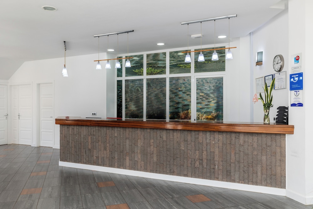 Apartamentos LIVVO Morromar — Restaurant & bars in Puerto del Carmen, Canary Islands