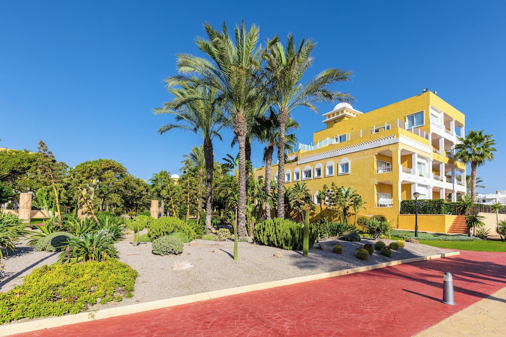 Playazimbali — Hotel building in Vera, Andalusia