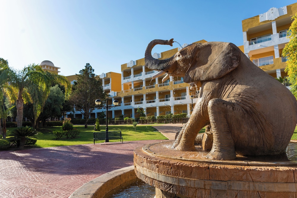 Playazimbali — Hotel building in Vera, Andalusia