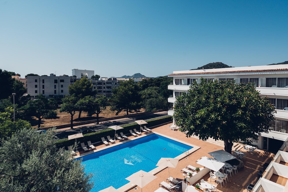 Hotel THB Dos Playas - Adults Only — Swimming pool in Cala Ratjada, Balearic Islands