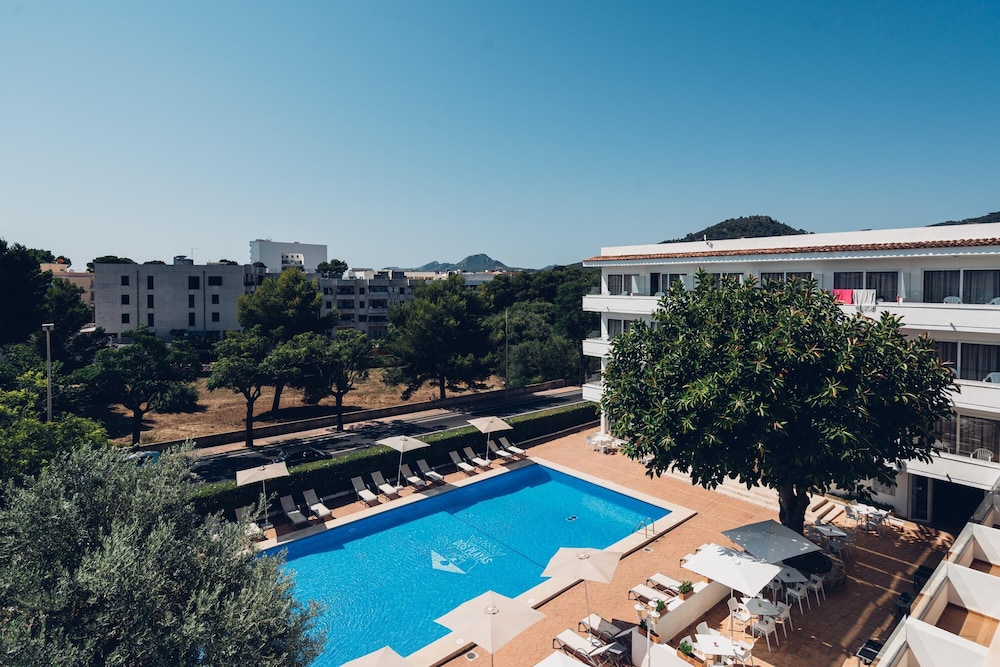 Hotel THB Dos Playas - Adults Only — Swimming pool in Cala Ratjada, Balearic Islands
