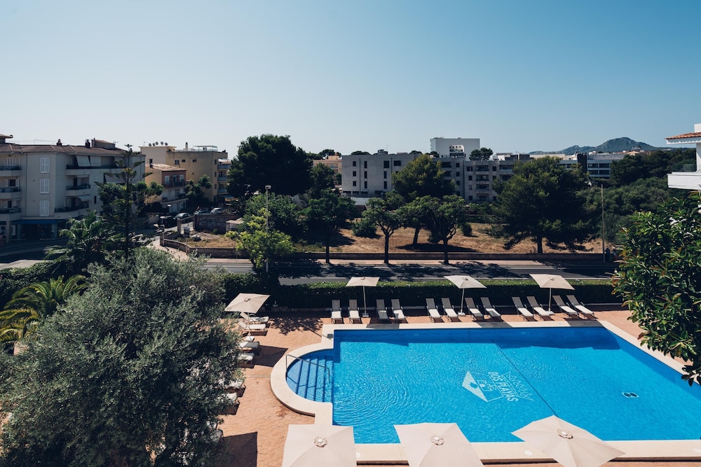 Hotel THB Dos Playas - Adults Only — Swimming pool in Cala Ratjada, Balearic Islands