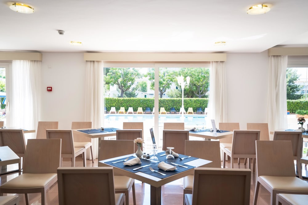 Hotel THB Dos Playas - Adults Only — Restaurant & bars in Cala Ratjada, Balearic Islands