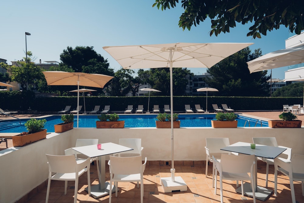 Hotel THB Dos Playas - Adults Only — Swimming pool in Cala Ratjada, Balearic Islands