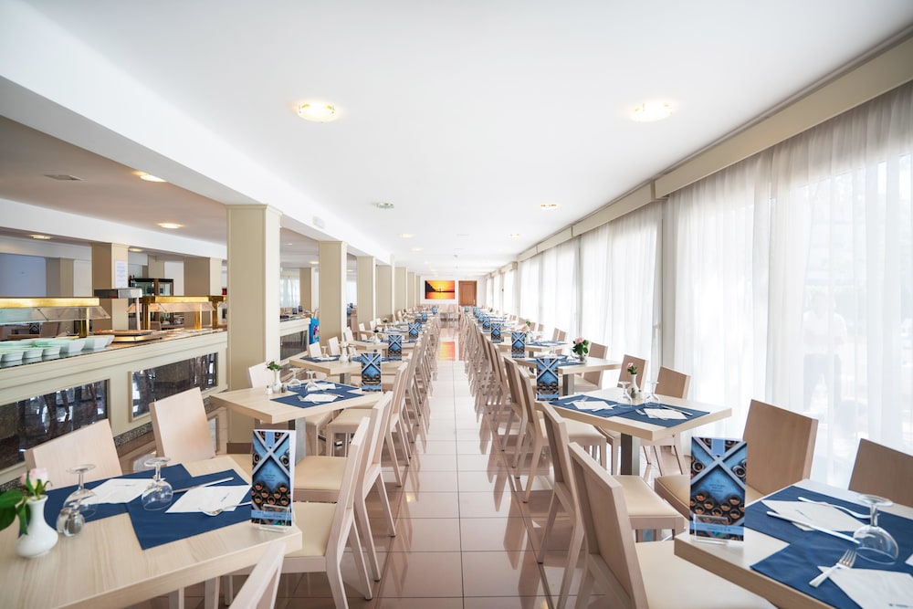 Hotel THB Dos Playas - Adults Only — Restaurant & bars in Cala Ratjada, Balearic Islands
