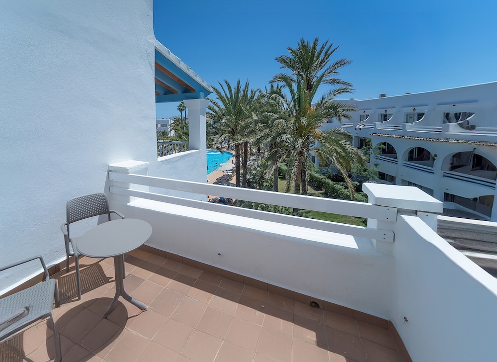 Hotel Calimera Fido Gardens — Swimming pool in Cala d´Or, Balearic Islands