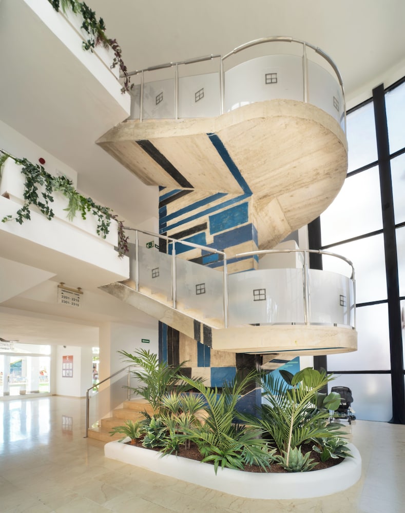 Hotel Calimera Fido Gardens — Hotel building in Cala d´Or, Balearic Islands